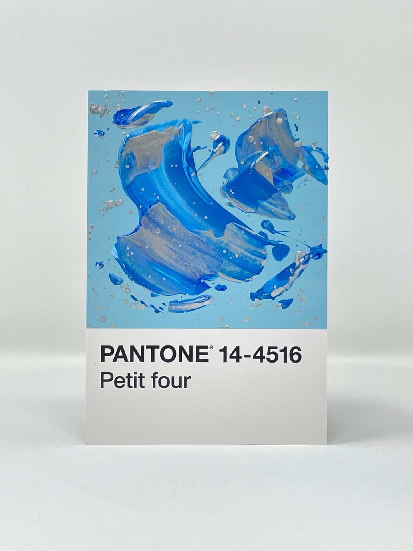 Pantone 14-4516 Petit four